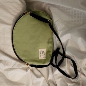 Gently used R. Riveter Hopper crossbody in liberty green.